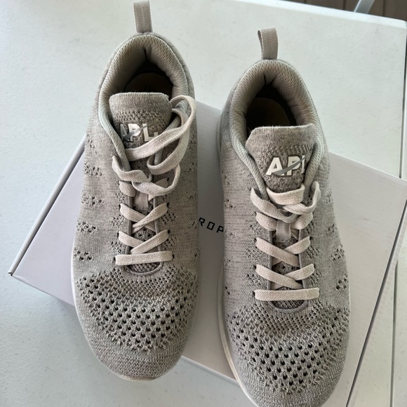 APL women’s techloom breeze plaster/creme tennis shoes - Picture 2 of 6